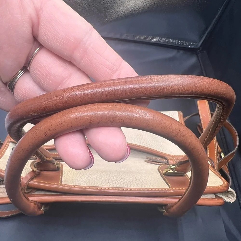 Dooney and Bourke vintage all weather  Leather Handbag